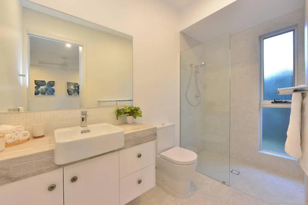 Tropical Villa On Craven Close Port Douglas