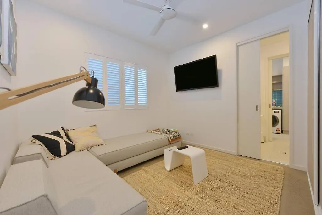 Tropical Villa On Craven Close Port Douglas