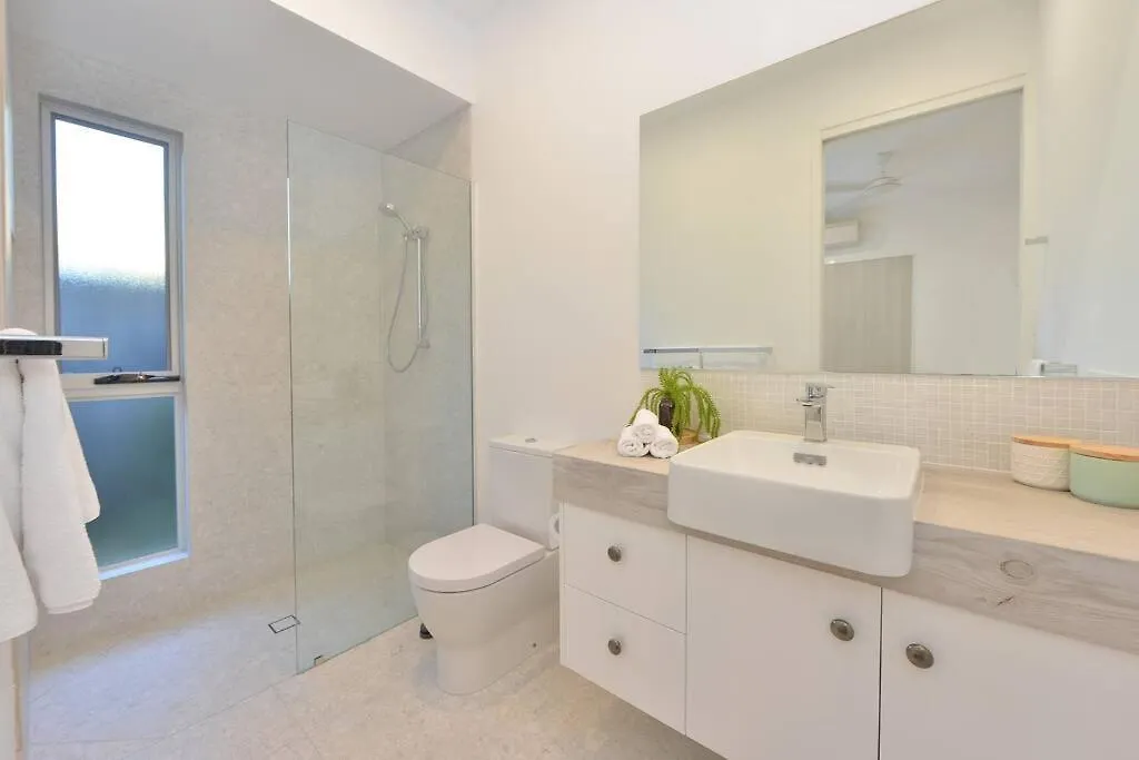 Tropical Villa On Craven Close Port Douglas