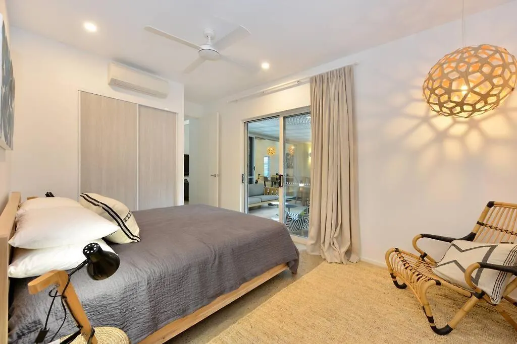 Tropical Villa On Craven Close Port Douglas