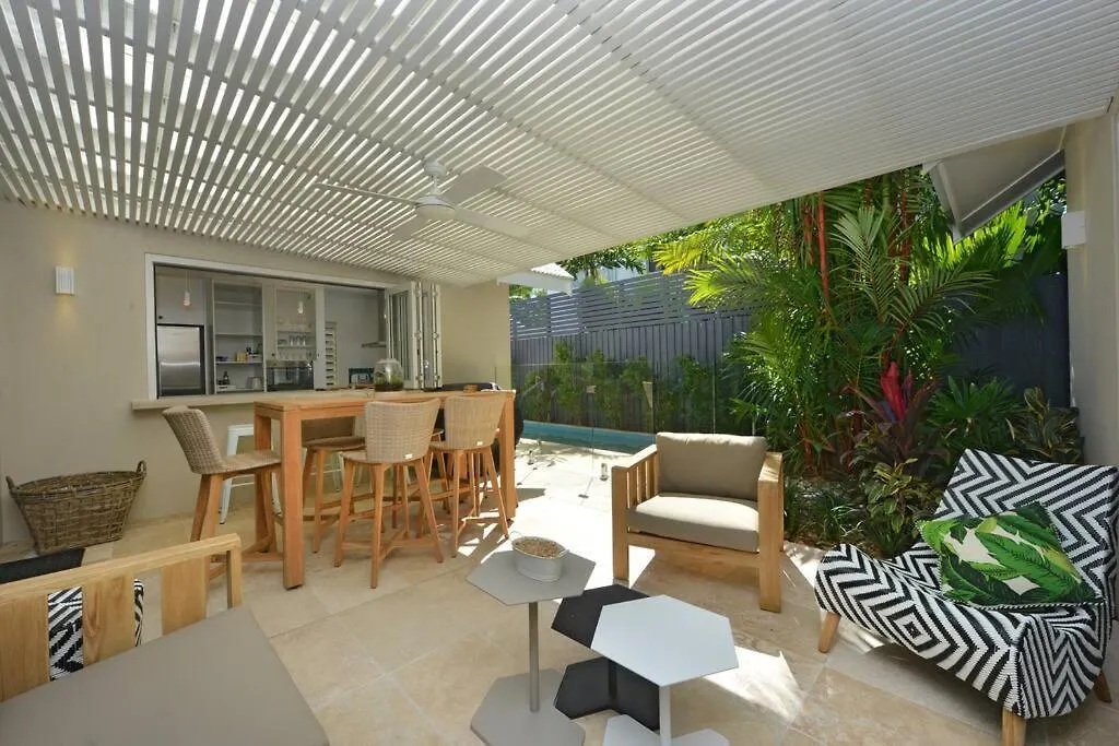 Tropical Villa On Craven Close Port Douglas