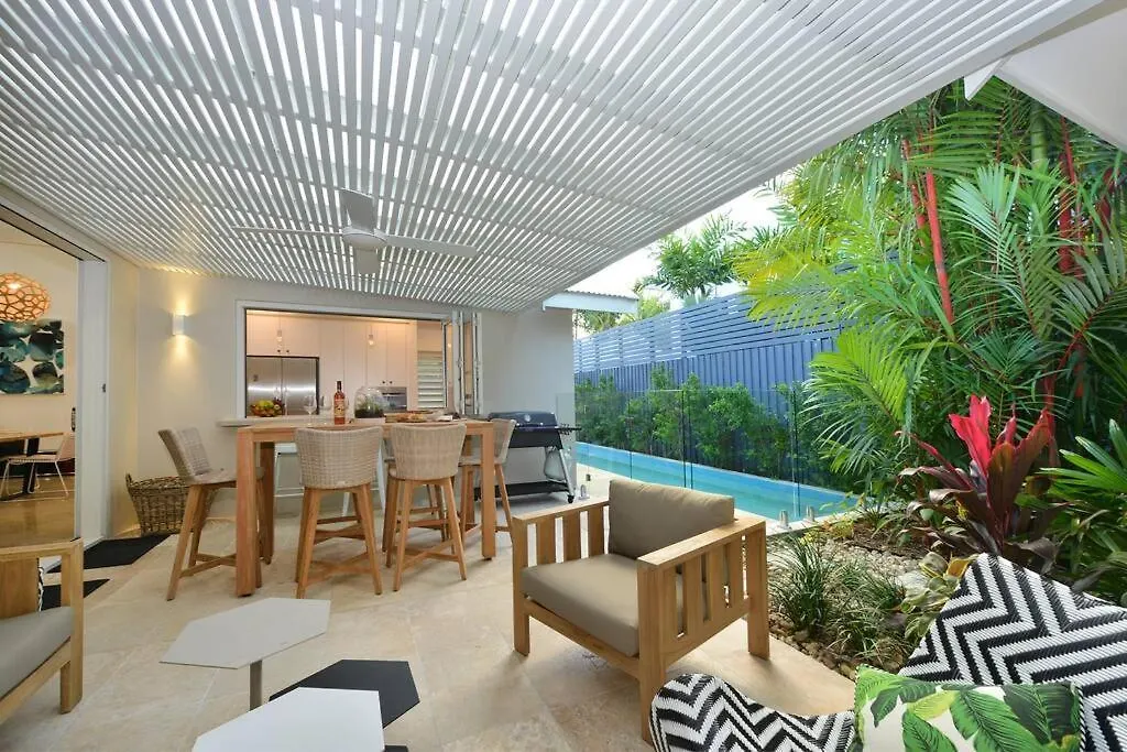 Tropical Villa On Craven Close Port Douglas