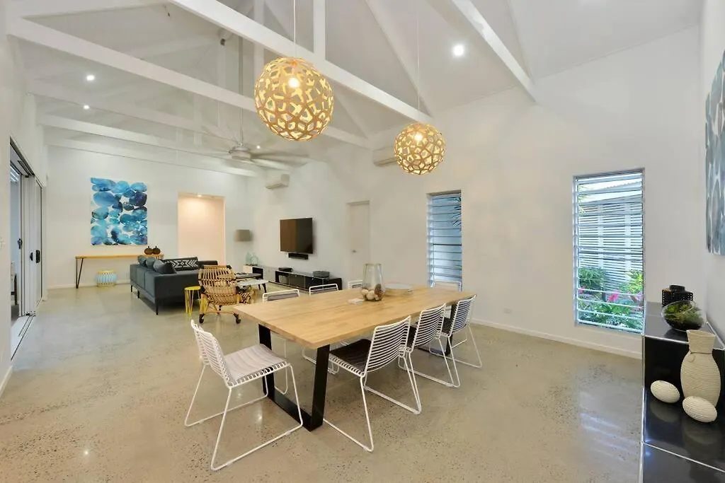 Tropical Villa On Craven Close Port Douglas