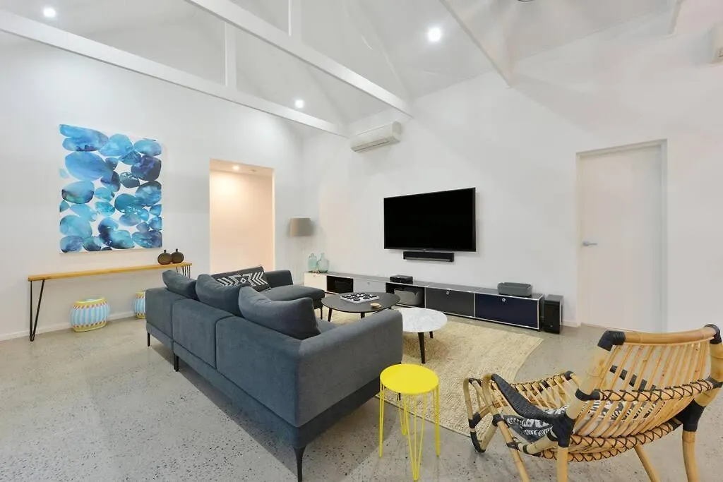 Tropical Villa On Craven Close Port Douglas